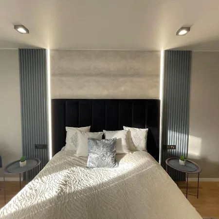 Citadel Vip - Two Bedroom Διαμέρισμα Λβιβ
