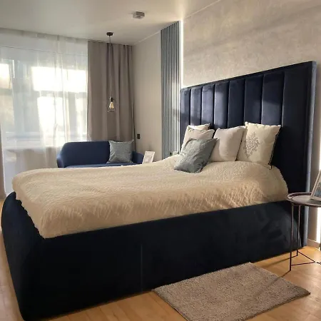 Citadel Vip - Two Bedroom Διαμέρισμα Λβιβ